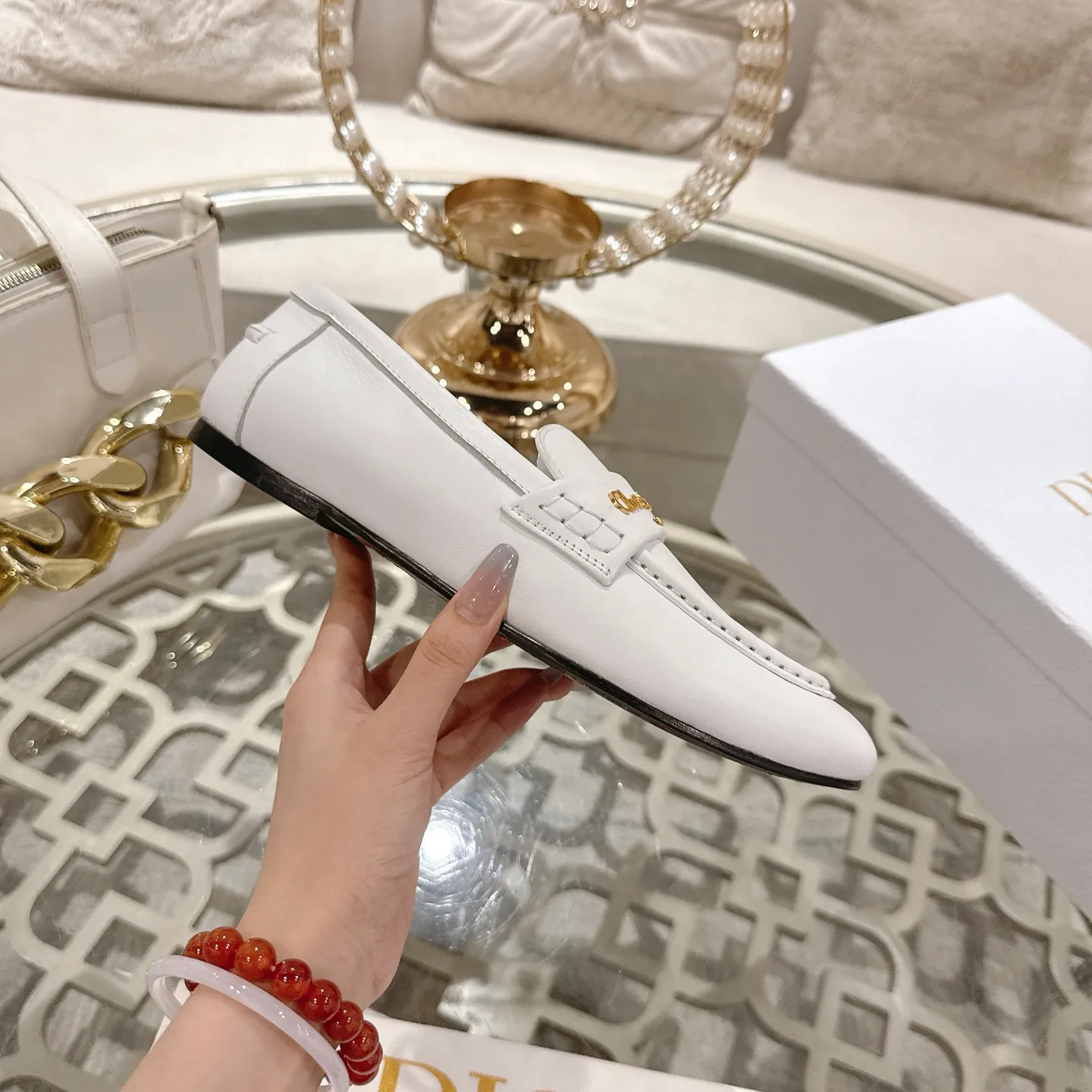 👟👟Ex-factory price 640👟👟 Dior Dior | 2025 ˢˢD Home 2025 spring and summer new products The latest popular slip-on letter buckle loafers series〰 Original purchase, development and production👍🏻This Dior loafer is carefully made of black smooth cow leather, and the front letter plate is decorated with a gold-toned Christian Dior Paris logo. Paired with a leather-injected outsole, it adds classic style to any casual look. Upper: original cowhide/cow suede, lining: cowhide, outsole: injection molded leather outsole imported from Italy, heel height: 1cm, size: 35-42 (customized at 40.41.42)